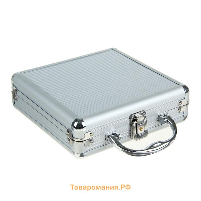 Покер в металлическом кейсе (2 колоды, фишки 100 шт. с номиналом, 5 кубиков), 20×20 см