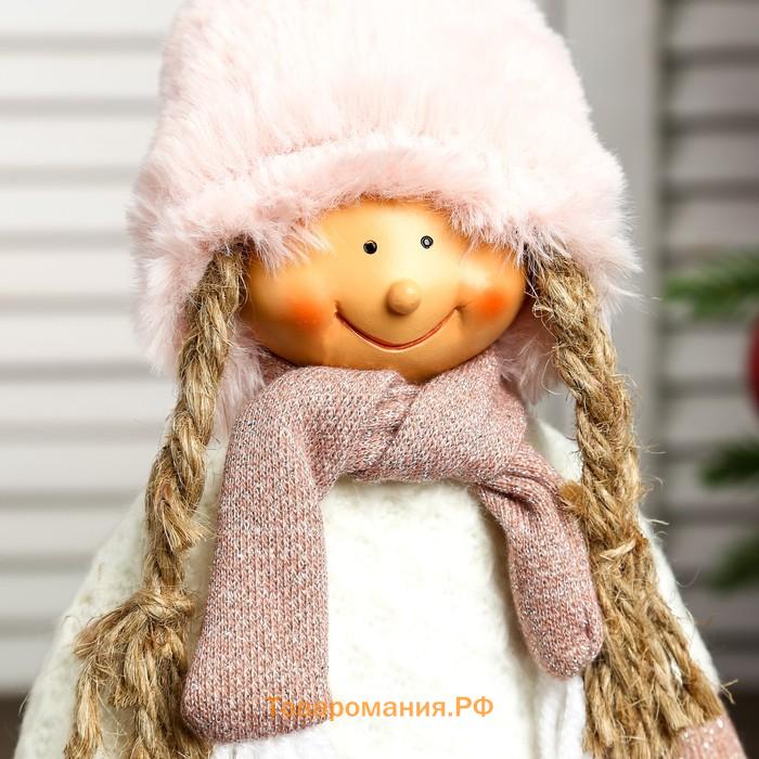 Кукла интерьерная "Девочка в розовом меховом колпаке и юбке плиссе" 44х15х9 см